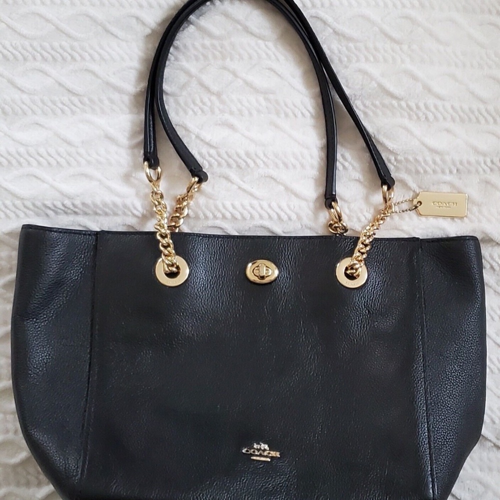 Coach Chain Tote/Purse Pebbled Leather Turn-Lock Black 57107